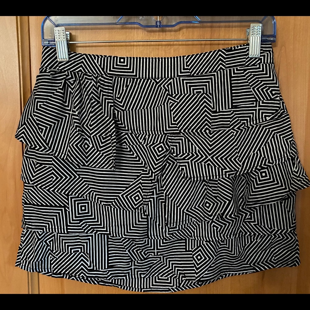 Volcom tiered mini skirt size 3 small